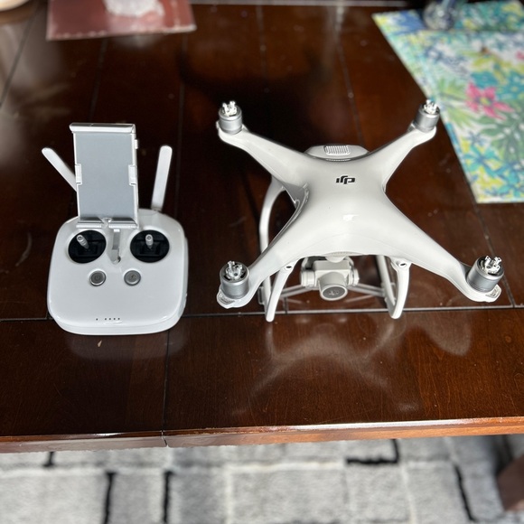 DJI Phantom 4 v 1.2 drone - Picture 2 of 7
